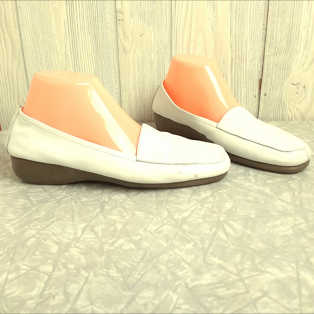 Aerosoles ~ White Leather Slightly Heeled Loafers